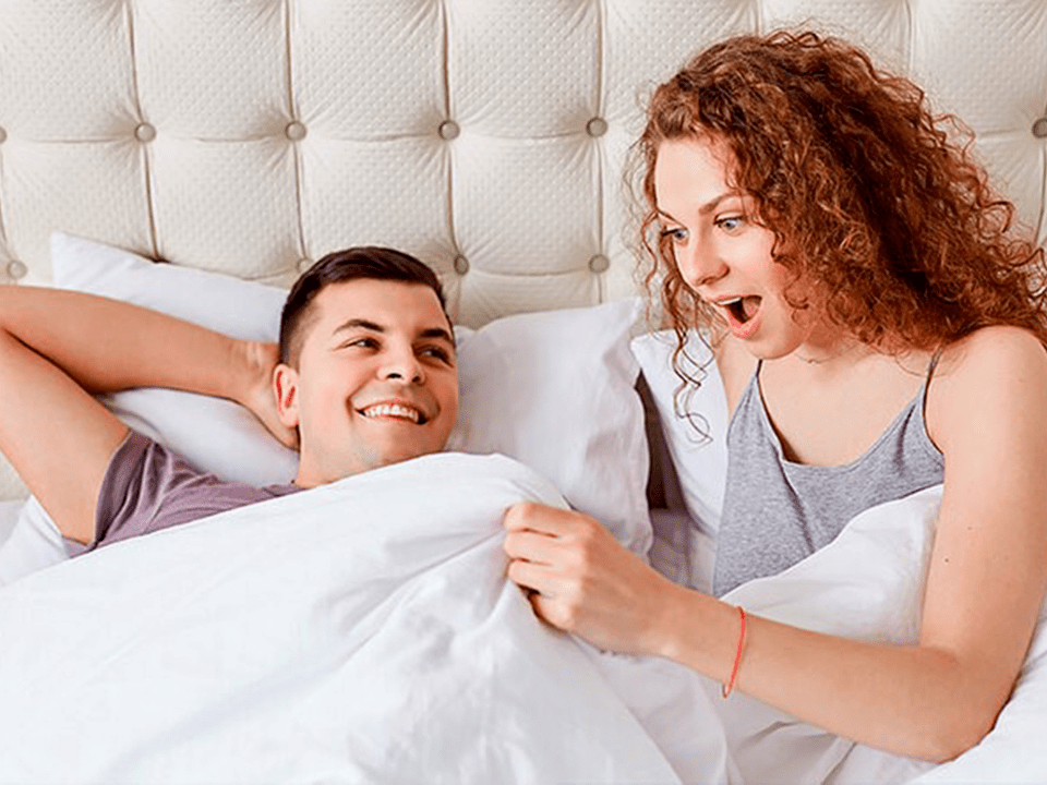 Аққұбалар секс сатысында Қоғамдық көлікте ерлердің қыбырлағанын қараңыз